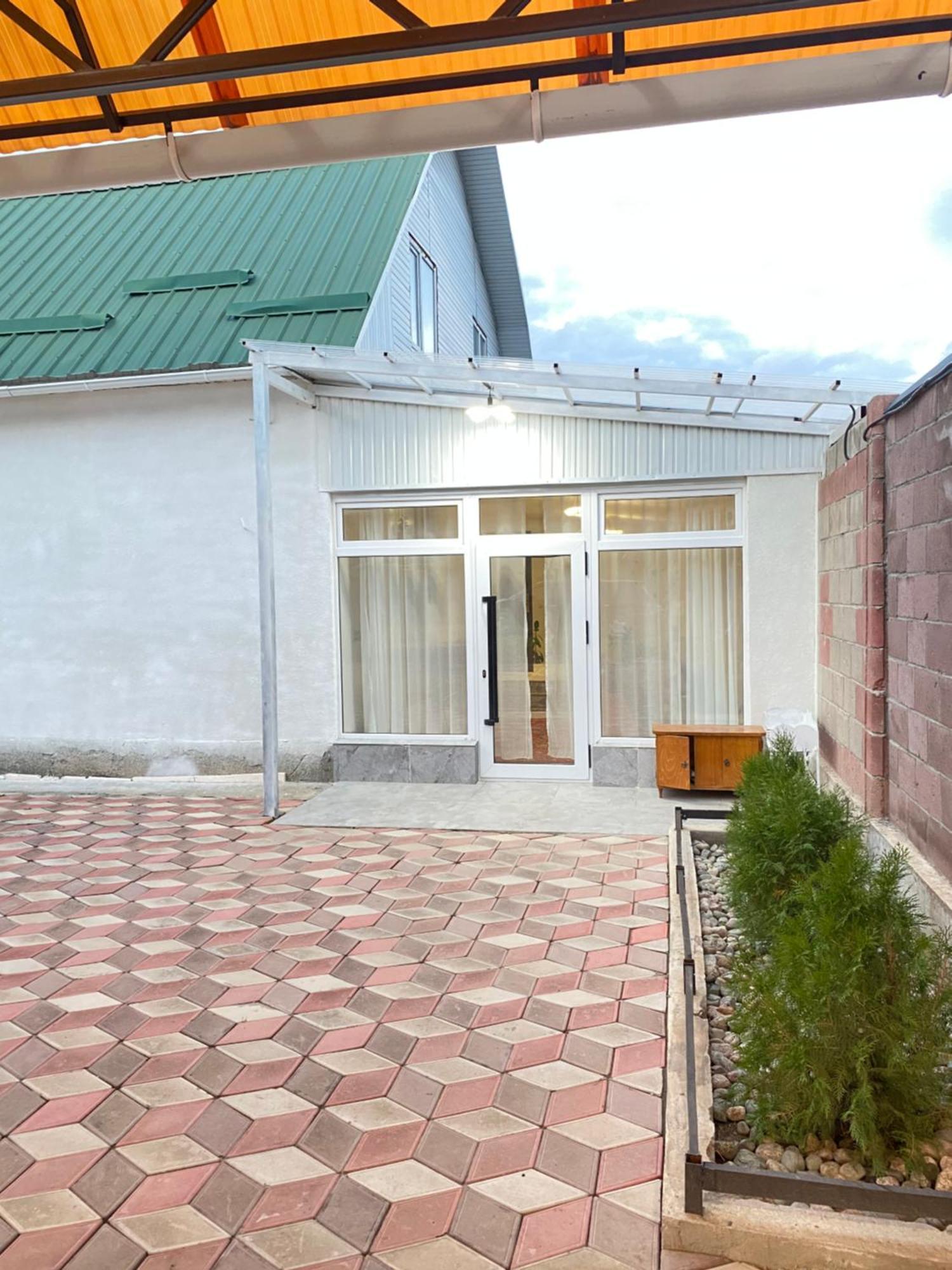 Guest House Glover Karakol Exteriér fotografie
